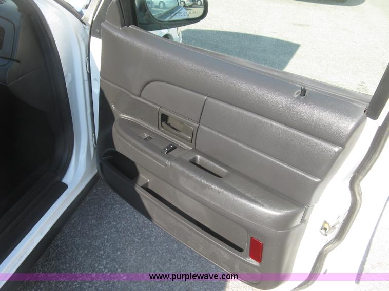 image for item E7917 2010 Ford Crown Victoria Police Interceptor