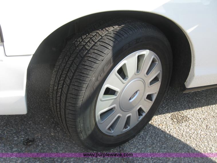 image for item E7917 2010 Ford Crown Victoria Police Interceptor