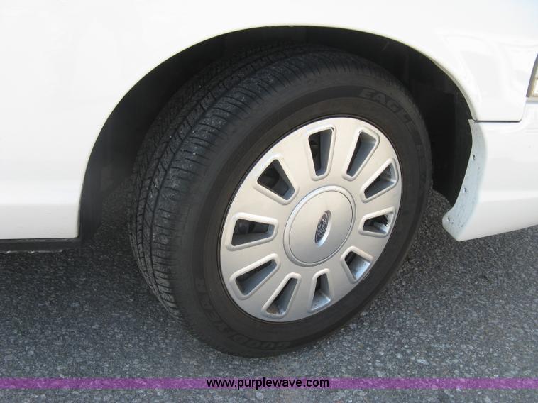 image for item E7917 2010 Ford Crown Victoria Police Interceptor