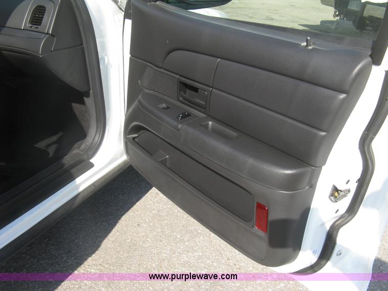 image for item E7919 2010 Ford Crown Victoria Police Interceptor