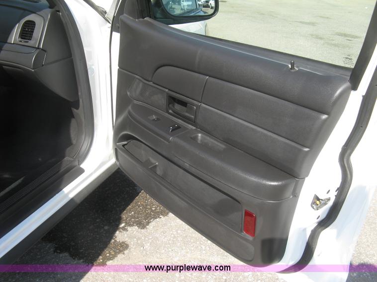 image for item E7920 2011 Ford Crown Victoria Police Interceptor