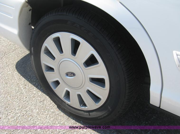 image for item E7920 2011 Ford Crown Victoria Police Interceptor