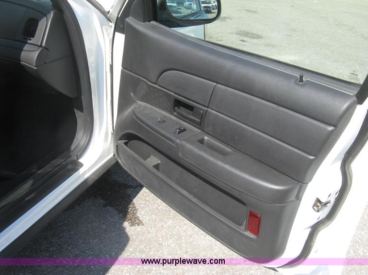 image for item E7921 2011 Ford Crown Victoria Police Interceptor