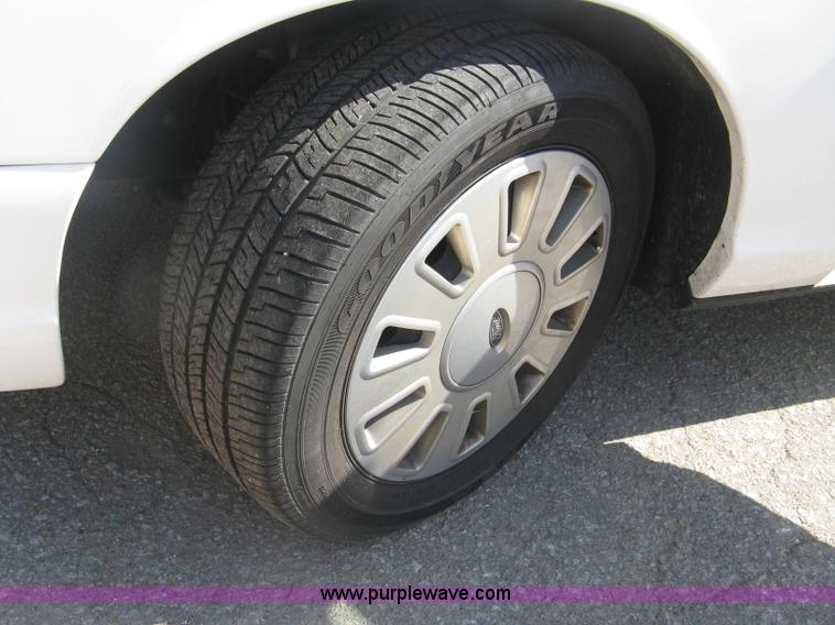 image for item E7921 2011 Ford Crown Victoria Police Interceptor