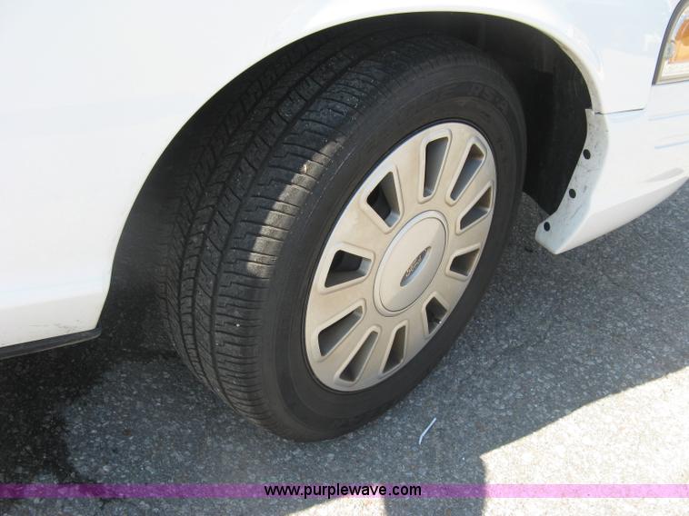 image for item E7921 2011 Ford Crown Victoria Police Interceptor