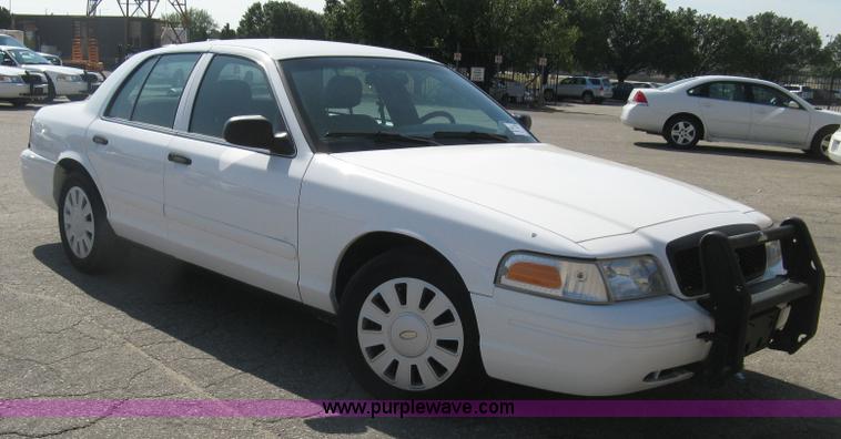 image for item E7922 2007 Ford Crown Victoria Police Interceptor