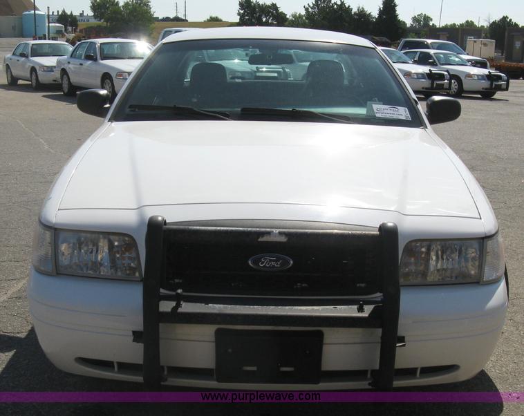 image for item E7922 2007 Ford Crown Victoria Police Interceptor