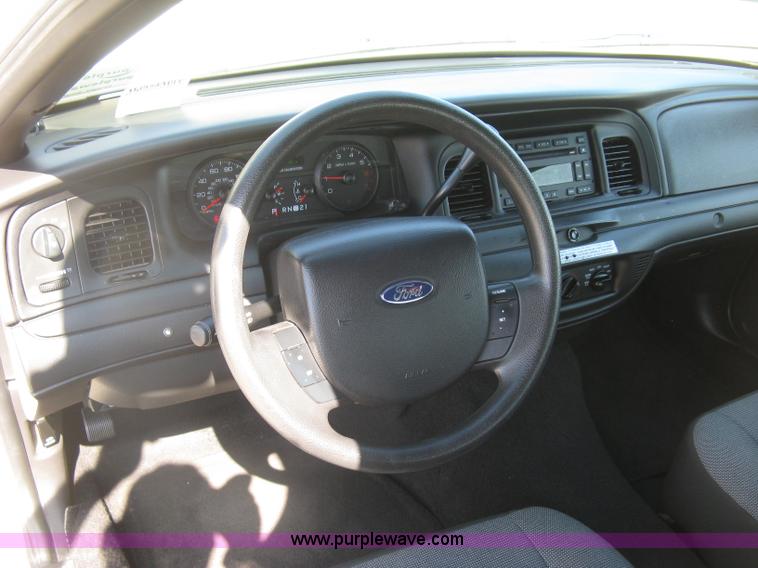 image for item E7922 2007 Ford Crown Victoria Police Interceptor