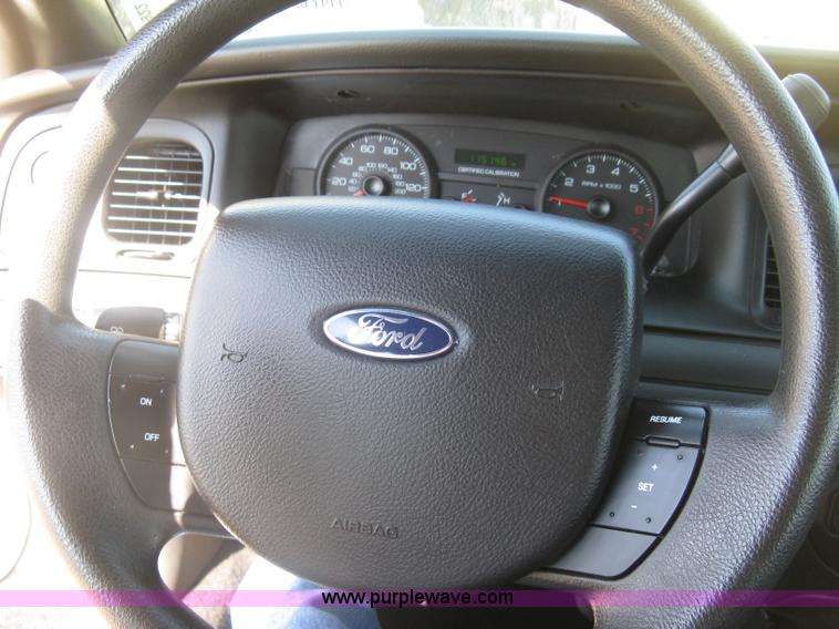 image for item E7922 2007 Ford Crown Victoria Police Interceptor