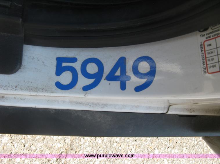 image for item E7922 2007 Ford Crown Victoria Police Interceptor