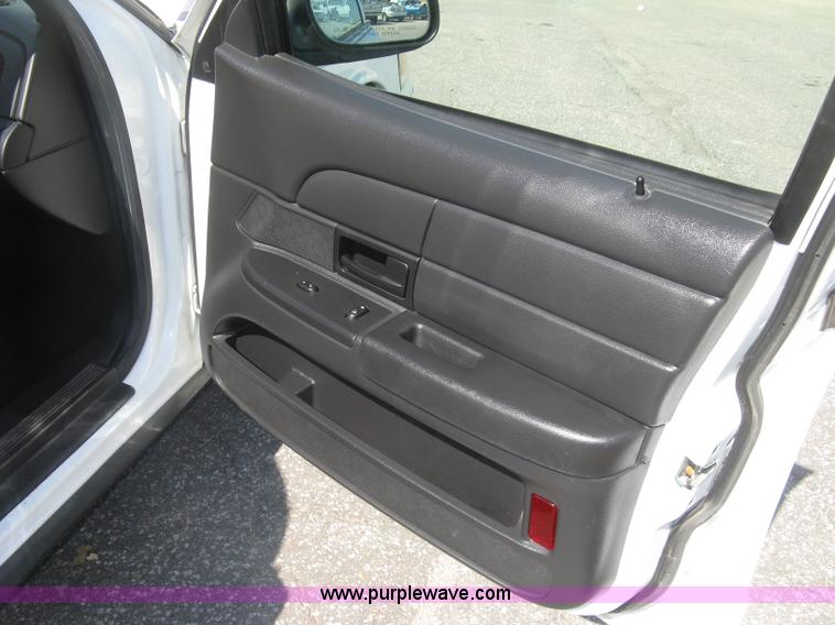 image for item E7922 2007 Ford Crown Victoria Police Interceptor