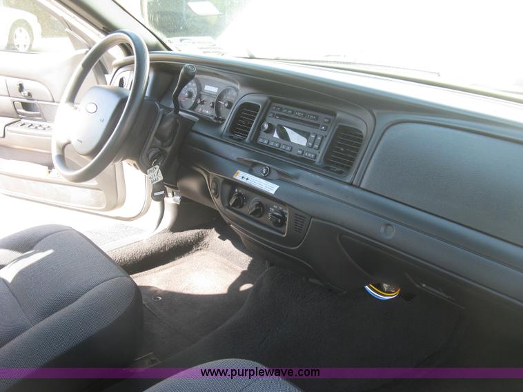 image for item E7922 2007 Ford Crown Victoria Police Interceptor
