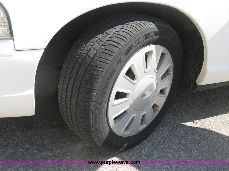 image for item E7922 2007 Ford Crown Victoria Police Interceptor