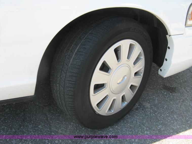 image for item E7922 2007 Ford Crown Victoria Police Interceptor