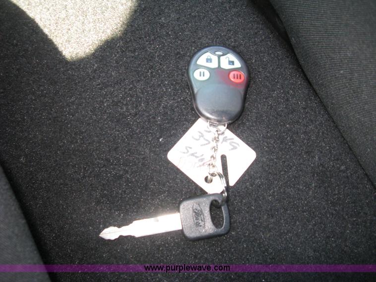 image for item E7922 2007 Ford Crown Victoria Police Interceptor