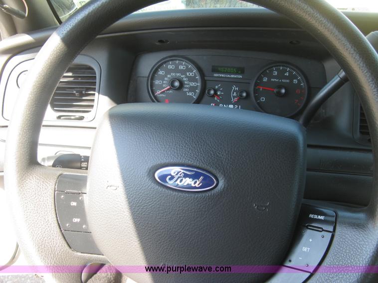 image for item E7923 2011 Ford Crown Victoria Police Interceptor