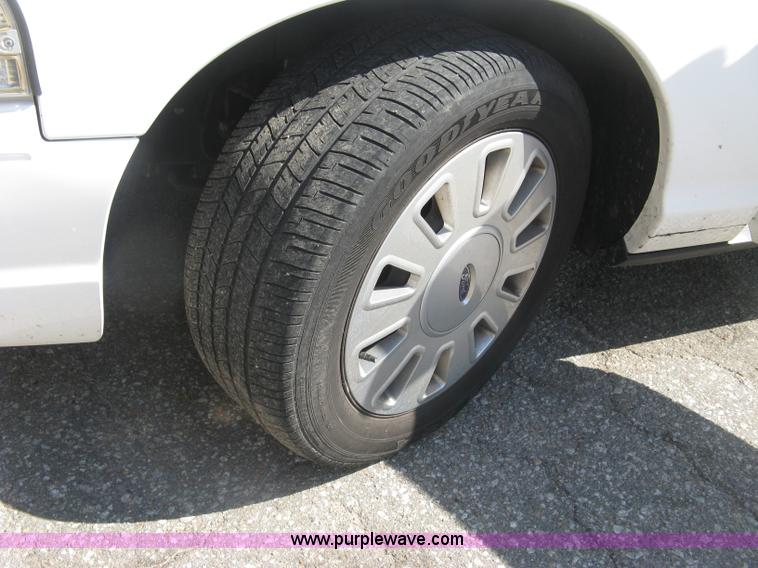 image for item E7923 2011 Ford Crown Victoria Police Interceptor