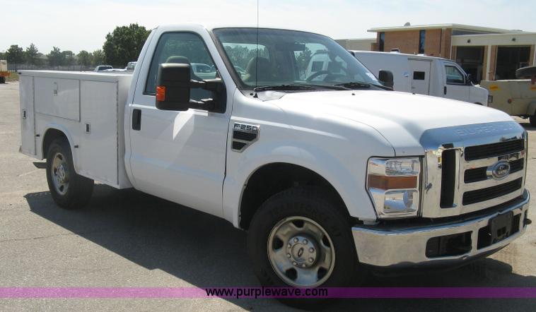 image for item E7924 2008 Ford F250 Super Duty XLT utility truck