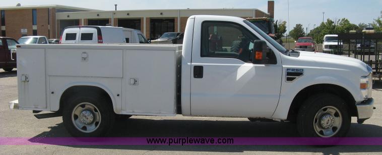 image for item E7924 2008 Ford F250 Super Duty XLT utility truck