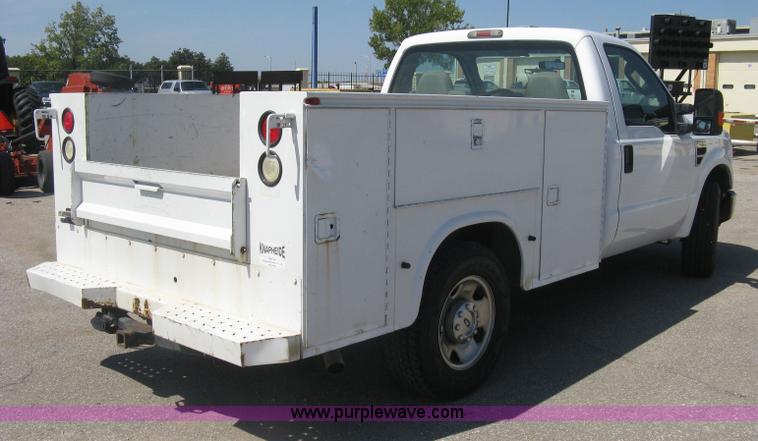 image for item E7924 2008 Ford F250 Super Duty XLT utility truck