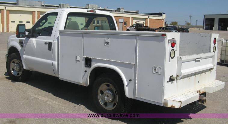 image for item E7924 2008 Ford F250 Super Duty XLT utility truck