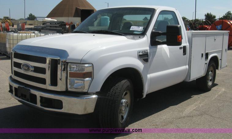 image for item E7924 2008 Ford F250 Super Duty XLT utility truck
