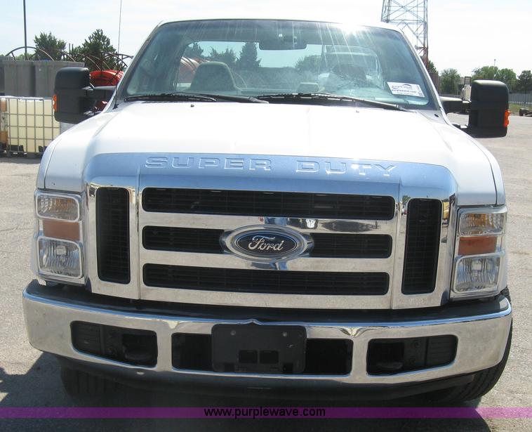 image for item E7924 2008 Ford F250 Super Duty XLT utility truck