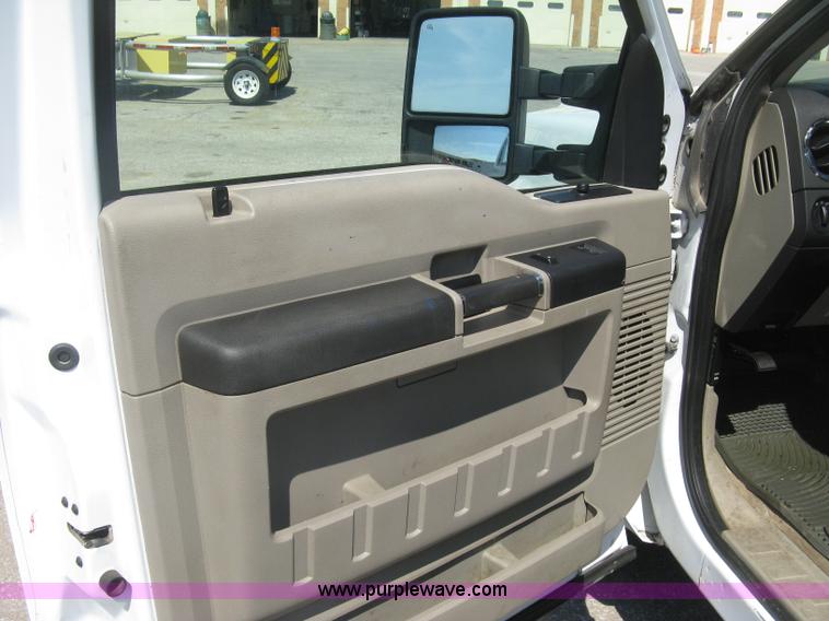 image for item E7924 2008 Ford F250 Super Duty XLT utility truck