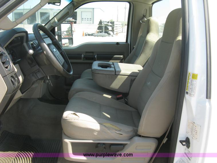 image for item E7924 2008 Ford F250 Super Duty XLT utility truck