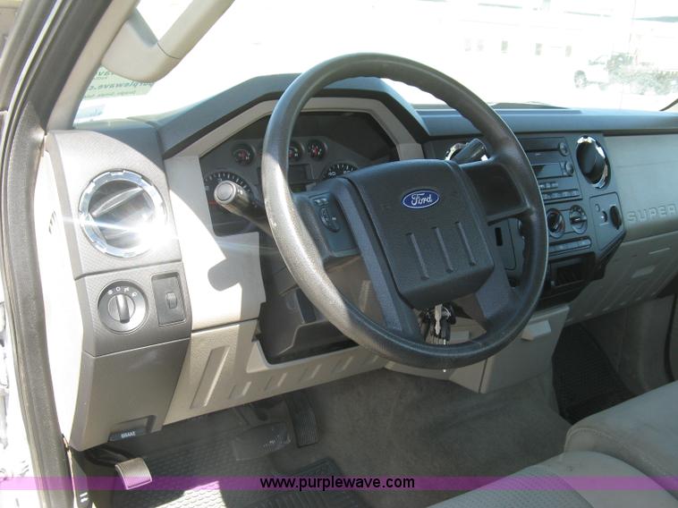 image for item E7924 2008 Ford F250 Super Duty XLT utility truck