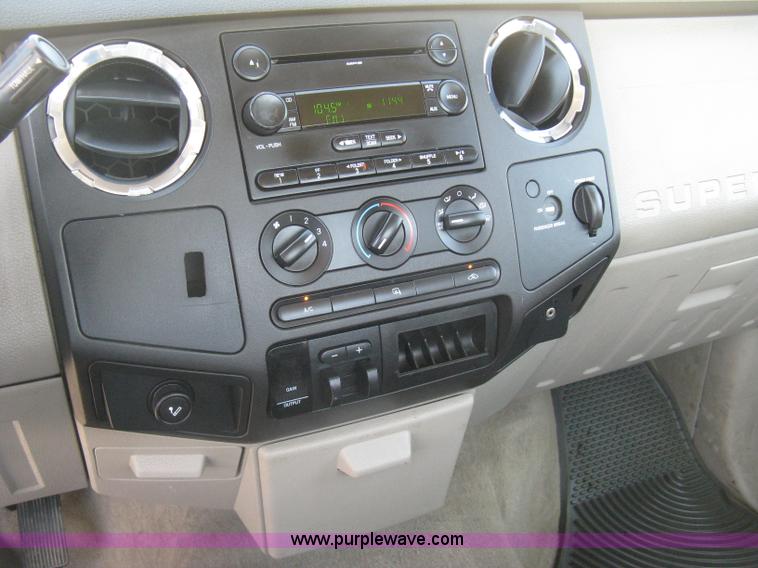 image for item E7924 2008 Ford F250 Super Duty XLT utility truck