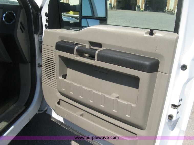 image for item E7924 2008 Ford F250 Super Duty XLT utility truck