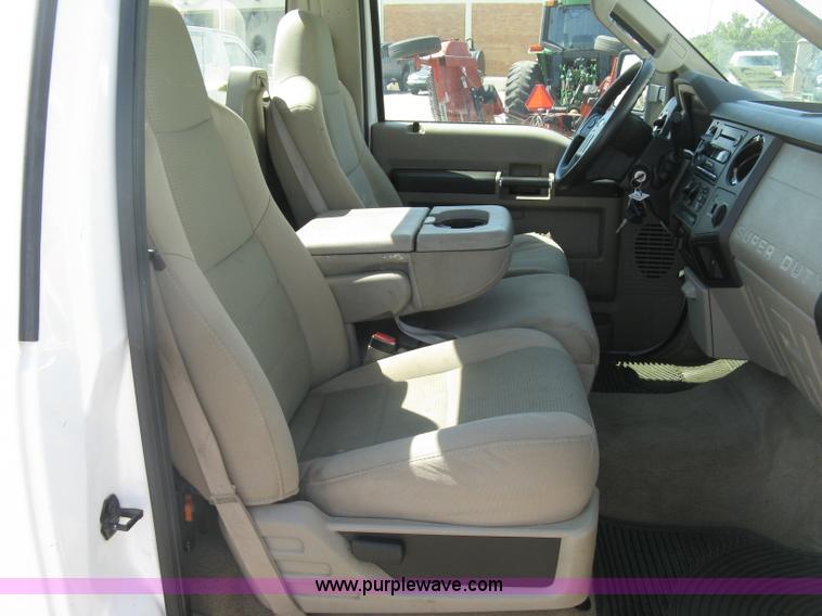 image for item E7924 2008 Ford F250 Super Duty XLT utility truck