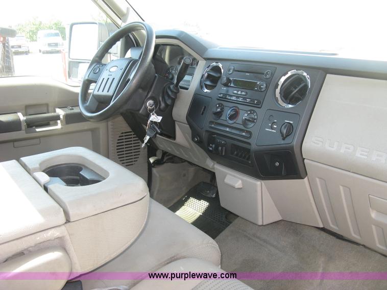 image for item E7924 2008 Ford F250 Super Duty XLT utility truck