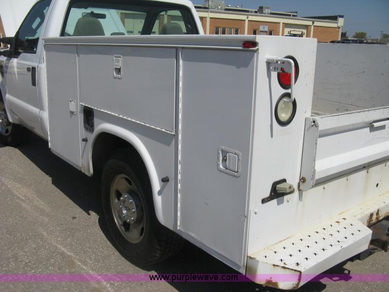image for item E7924 2008 Ford F250 Super Duty XLT utility truck