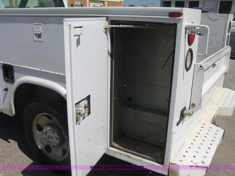 image for item E7924 2008 Ford F250 Super Duty XLT utility truck