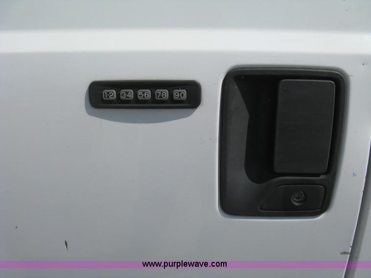 image for item E7924 2008 Ford F250 Super Duty XLT utility truck