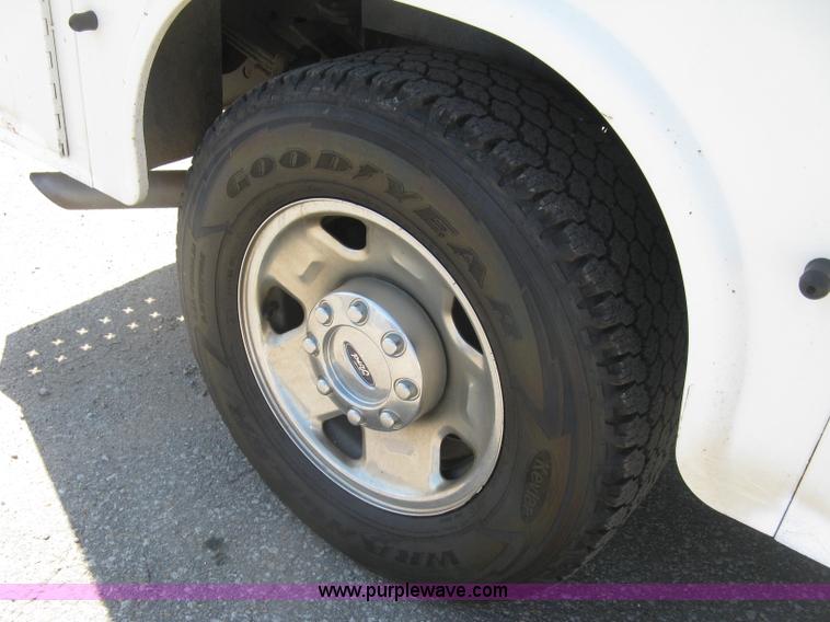 image for item E7924 2008 Ford F250 Super Duty XLT utility truck