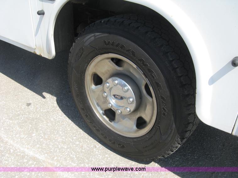 image for item E7924 2008 Ford F250 Super Duty XLT utility truck
