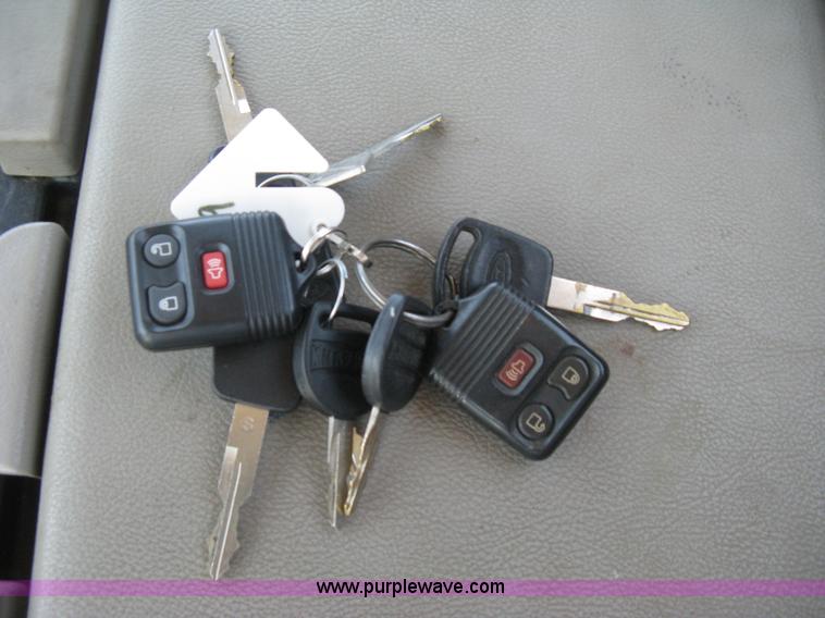 image for item E7924 2008 Ford F250 Super Duty XLT utility truck