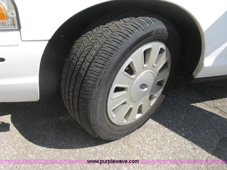 image for item E7925 2011 Ford Crown Victoria Police Interceptor