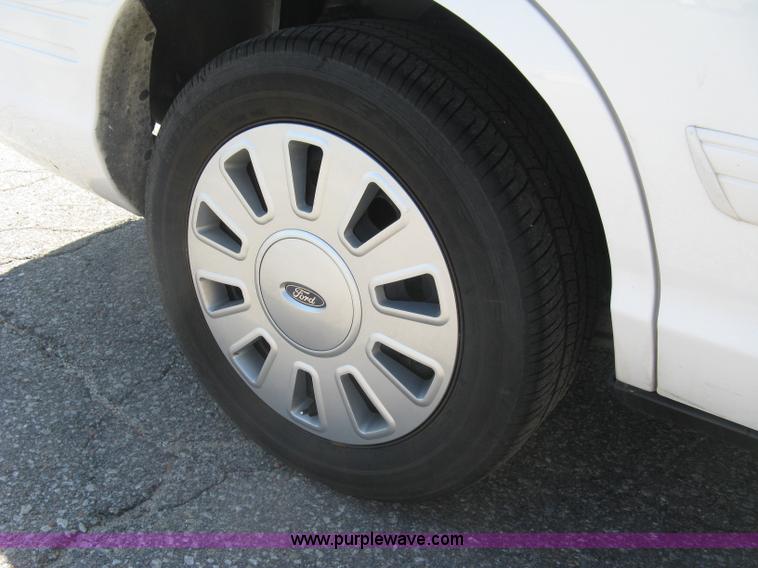 image for item E7925 2011 Ford Crown Victoria Police Interceptor