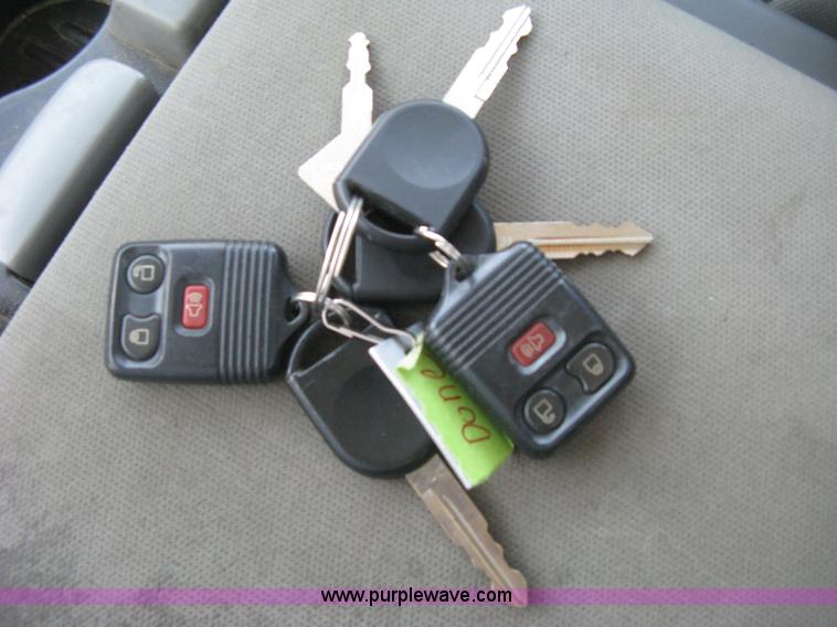 image for item E7926 2007 Ford F150 XLT pickup truck