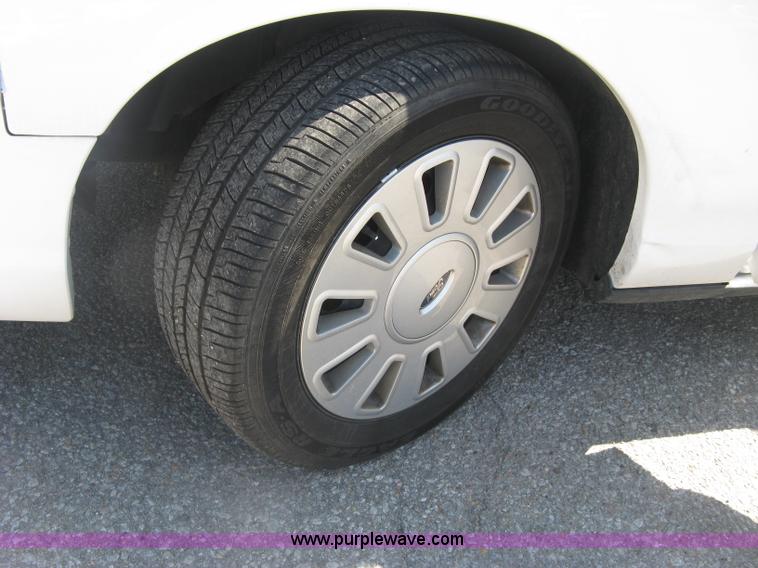 image for item E7928 2011 Ford Crown Victoria Police Interceptor