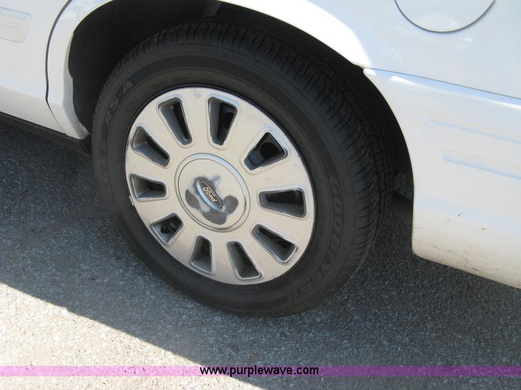 image for item E7928 2011 Ford Crown Victoria Police Interceptor