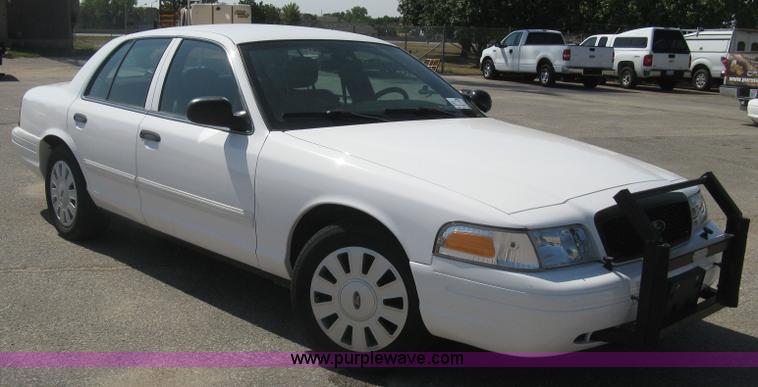 image for item E7929 2010 Ford Crown Victoria Police Interceptor