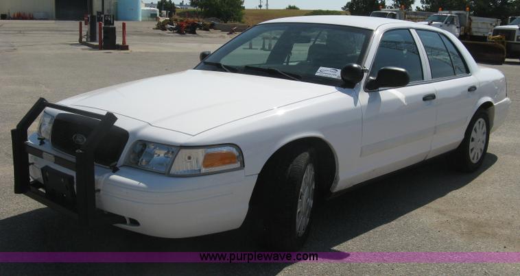 image for item E7929 2010 Ford Crown Victoria Police Interceptor