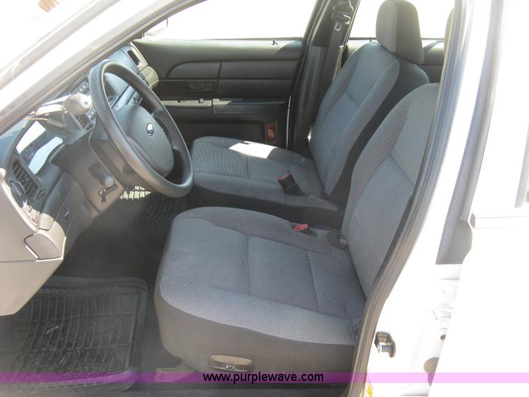 image for item E7929 2010 Ford Crown Victoria Police Interceptor