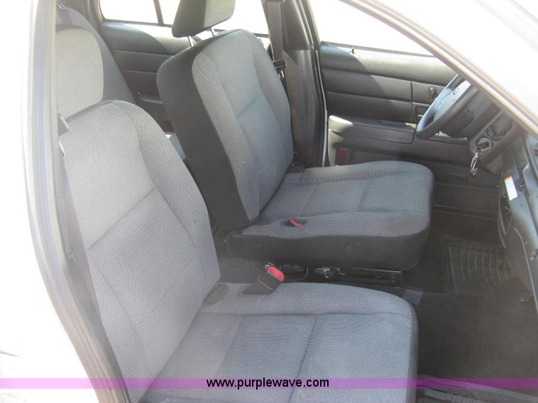 image for item E7929 2010 Ford Crown Victoria Police Interceptor