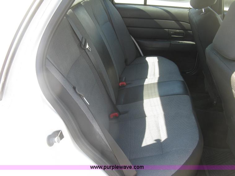 image for item E7929 2010 Ford Crown Victoria Police Interceptor